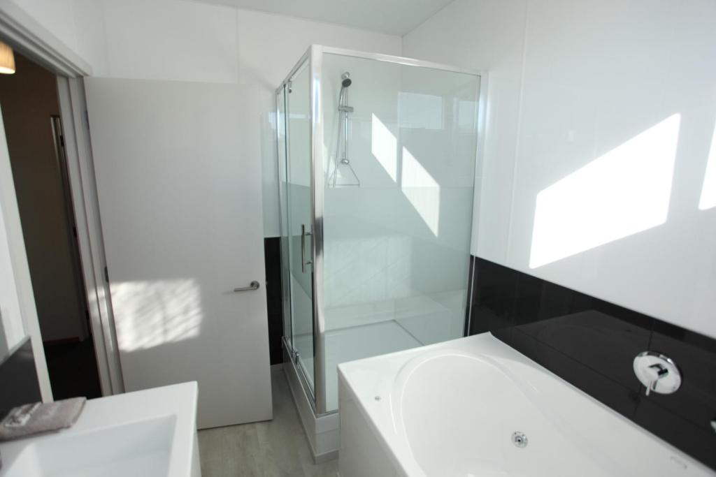 Aspen on King - Resim 29