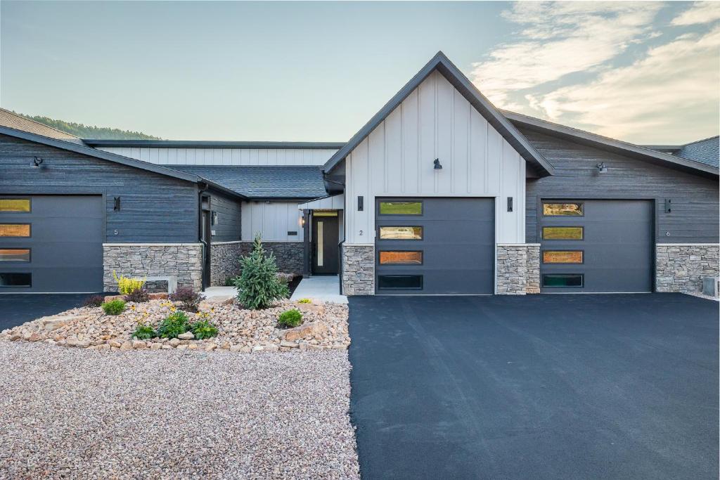 Unit 2 Rock Ranch Villas at Boulder Canyon Golf Cl, Sturgis (updated