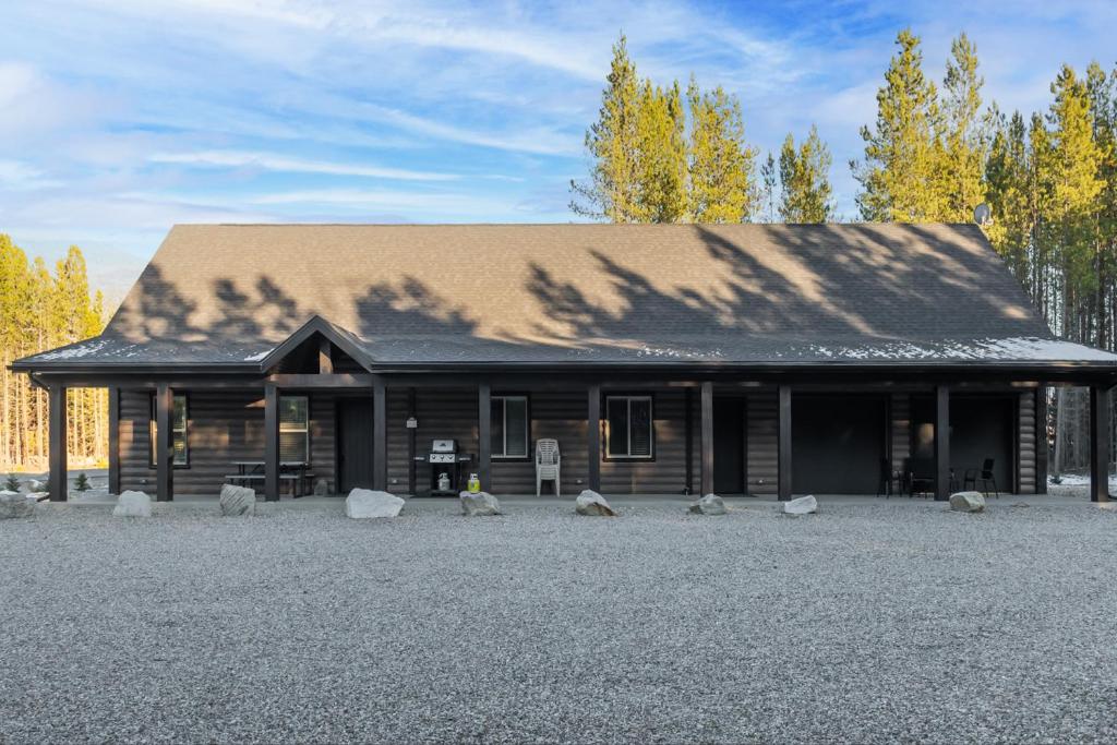 The Antler Ridge Cabin, Valemount (updated prices 2024)