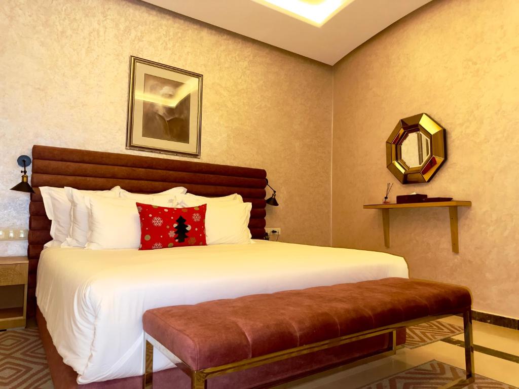 Postel nebo postele na pokoji v ubytování Sillage Palace Sky & Spa