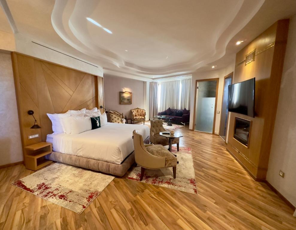 TV a/nebo společenská místnost v ubytování Sillage Palace Sky & Spa
