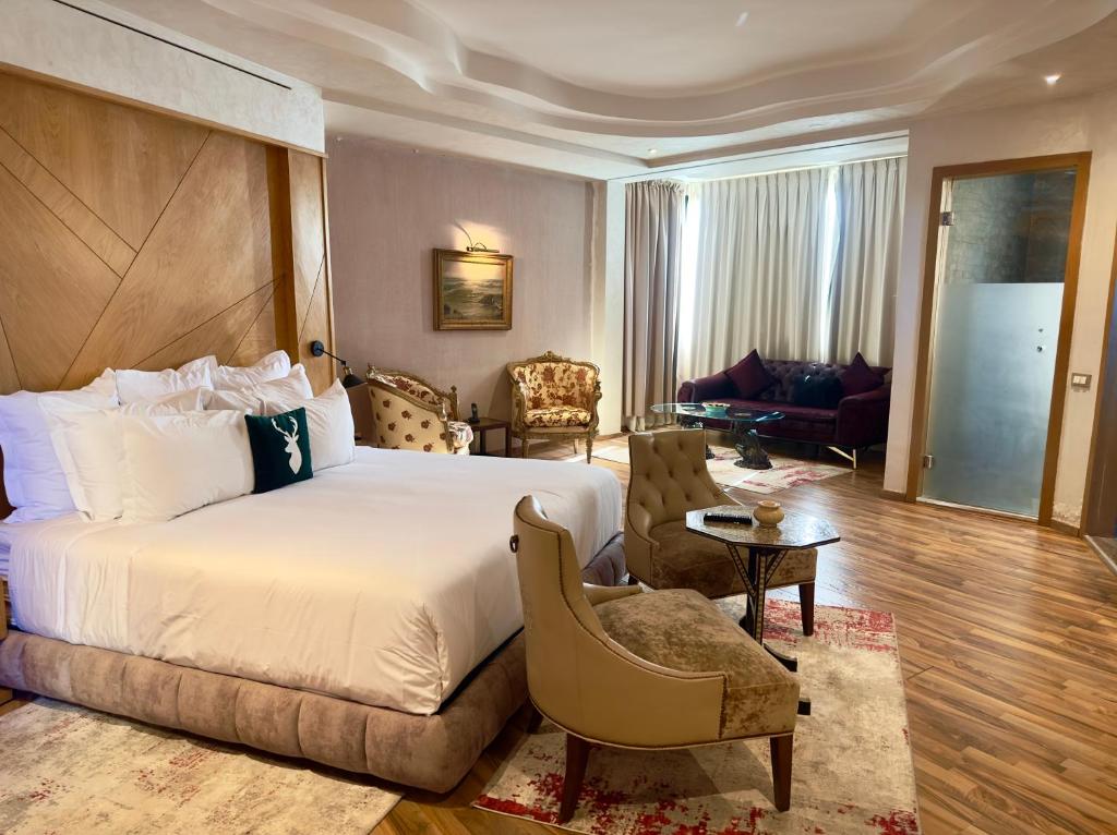 Postel nebo postele na pokoji v ubytování Sillage Palace Sky & Spa