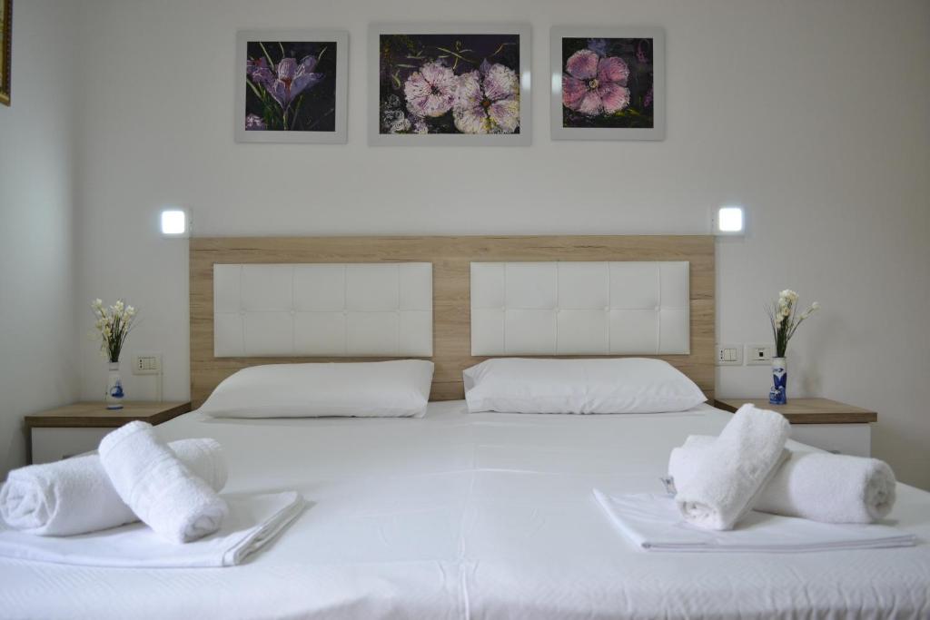 Flowers & Green 2 Bedrooms Apartment & Box Garage - Image 7