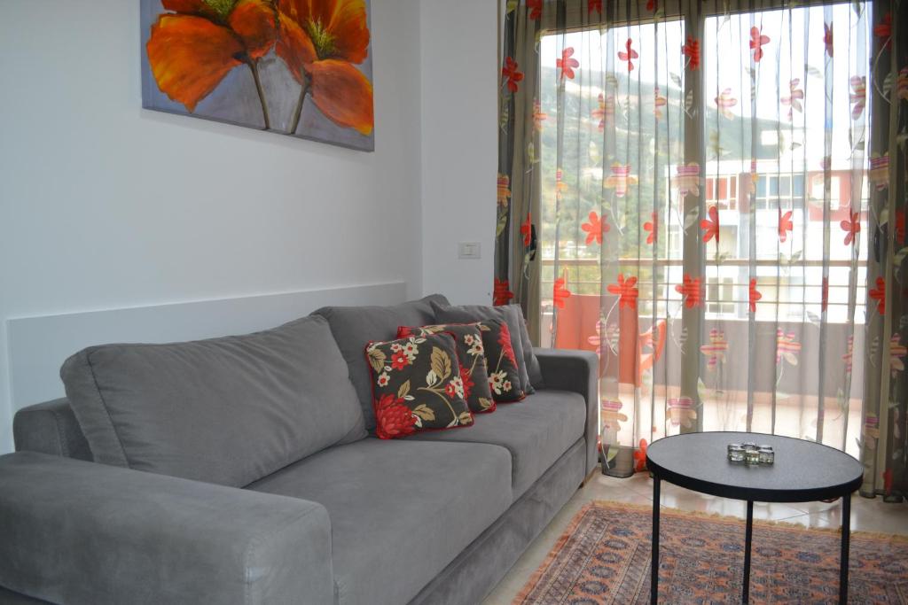 Flowers & Green 2 Bedrooms Apartment & Box Garage - Image 9