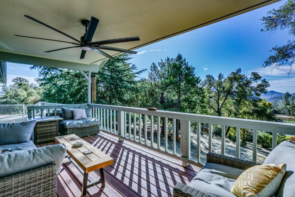 a screened in porch with couches and a table at Mountain Home Near Yosemite with Well-Being Retreat! in Ahwahnee