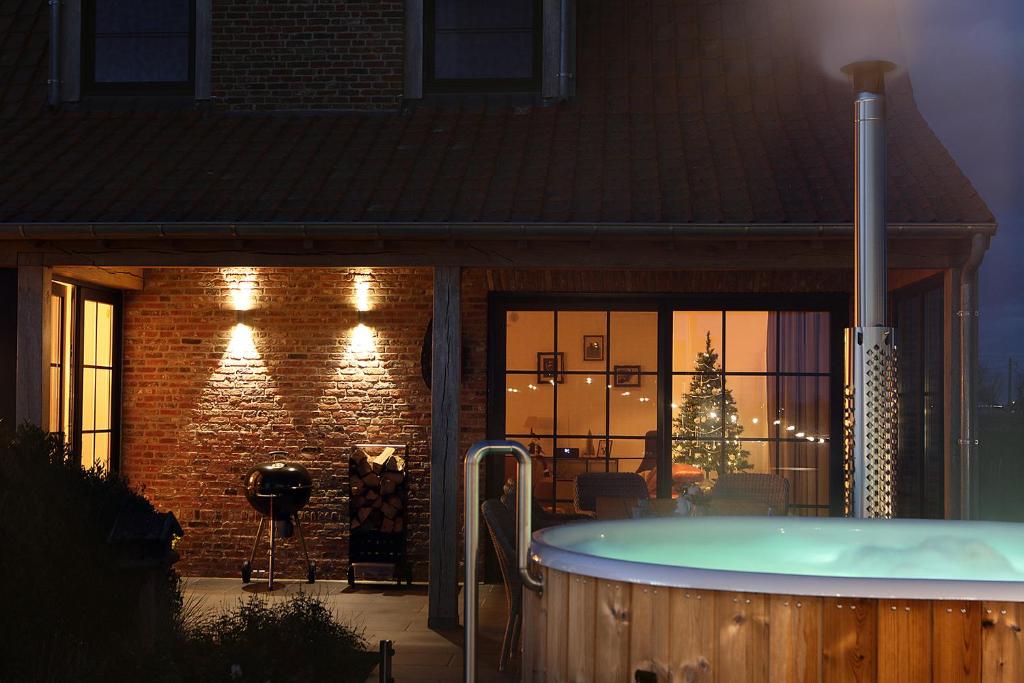 Fotografie z fotogalerie ubytování Florentinus met hottub, afgesloten tuin en overdekt terras v destinaci Veurne
