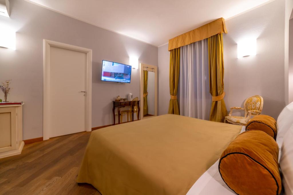 TV a/nebo společenská místnost v ubytování Albergo Falterona