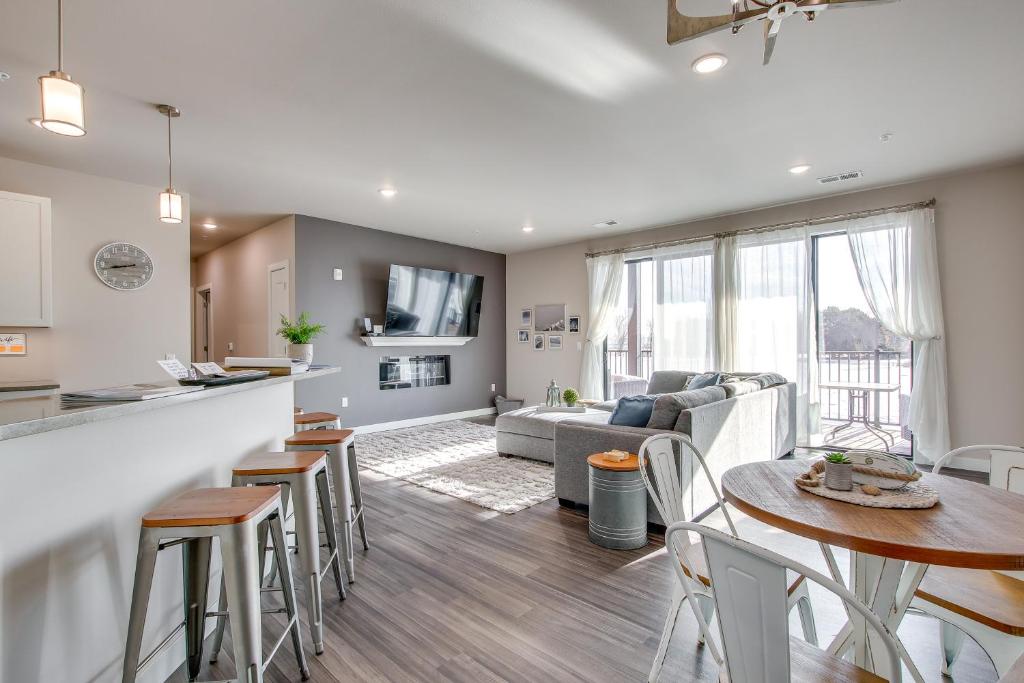 Modern South Pier Condo on Sheboygan River!, Sheboygan Updated 2024