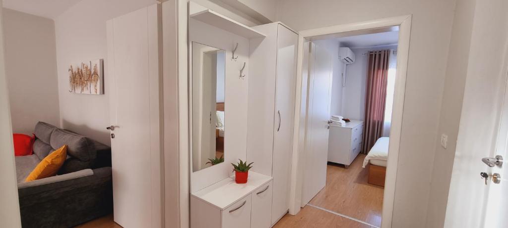 Comfy apartment- Sunny balcony - Image 3