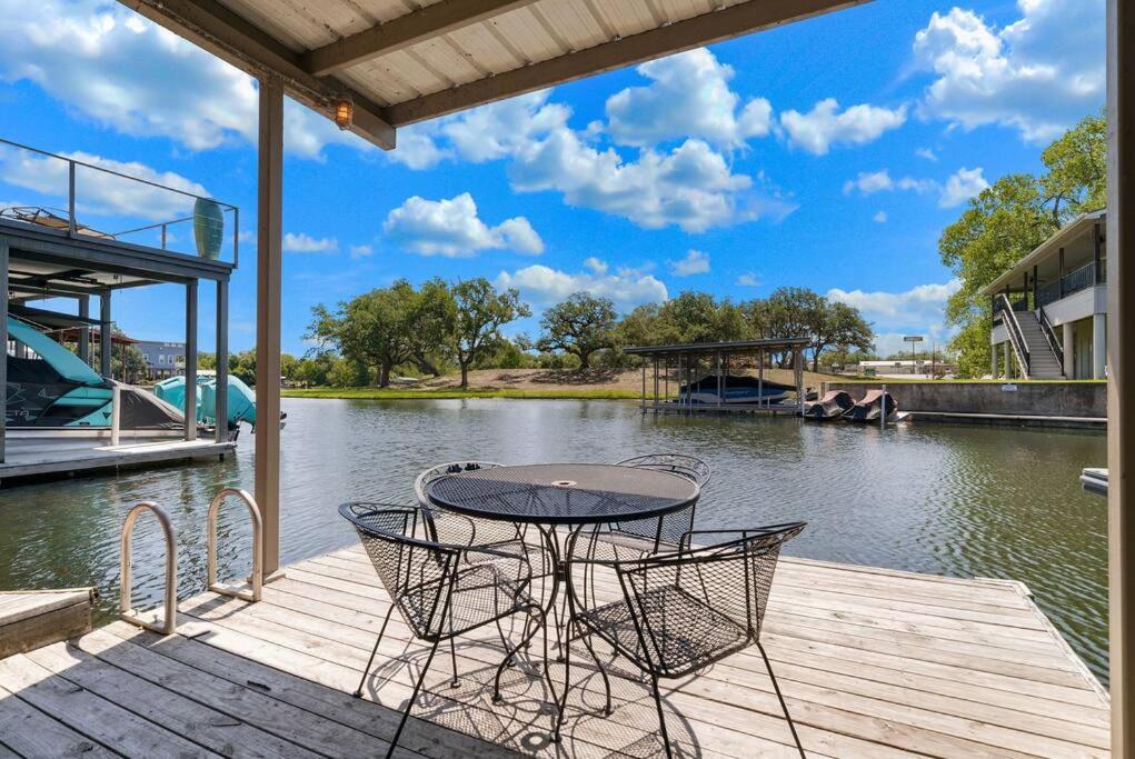 Lake LBJ Lakefront Condo Getaway - Apartamento De Una Habitación