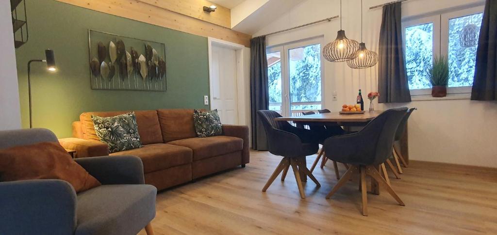 A seating area at Alpen Appartements Viehhofen near Saalbach & Zell am See - incl Sommercard