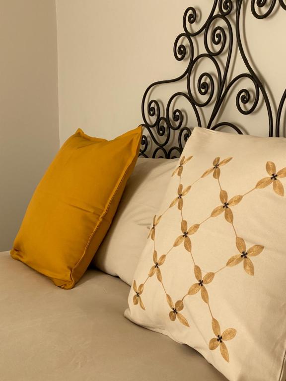 Postel nebo postele na pokoji v ubytování Alba Room 16