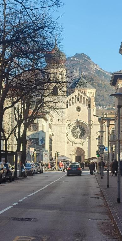Fotografie z fotogalerie ubytování Verdisuite - Trento centro - Parcheggio privato gratuito v destinaci Trento