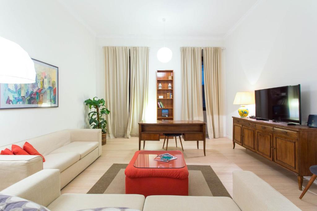 A television and/or entertainment centre at Keys of Italy / Valpetrosa 10 - Touch of Elegance