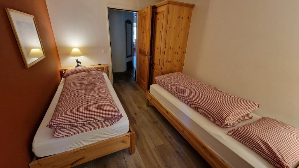 Postel nebo postele na pokoji v ubytování Aparthotel Chesa Bellaval