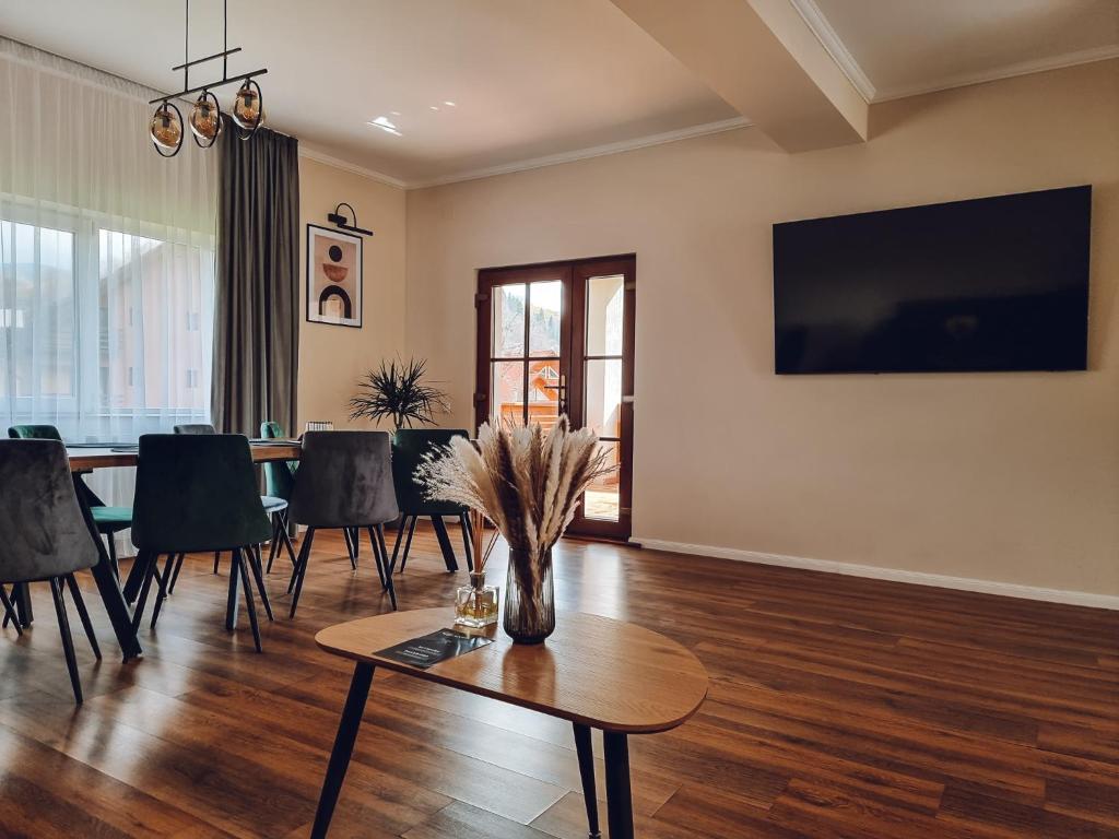 TV a/nebo společenská místnost v ubytování Private Chalet