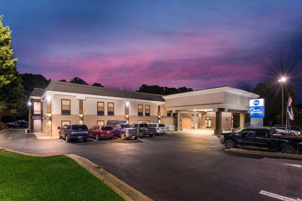 a gas station with cars parked in a parking lot at Best Western Albemarle Inn in Albemarle