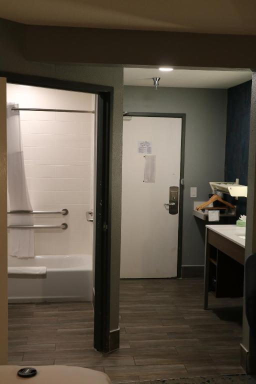 La Quinta by Wyndham Chicago Gurnee photo