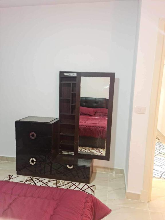 Postel nebo postele na pokoji v ubytování شقه مفروشه بمدينتى