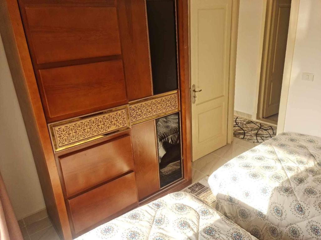 Postel nebo postele na pokoji v ubytování شقه مفروشه بمدينتى