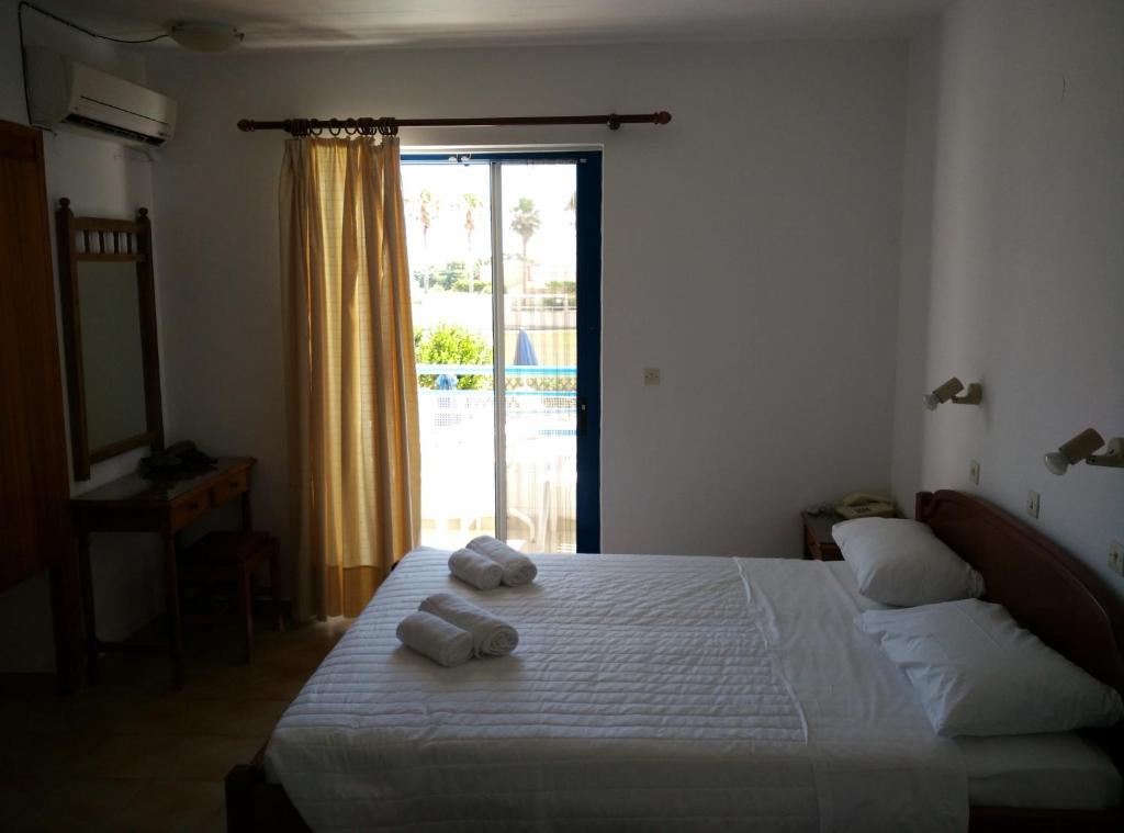 Postel nebo postele na pokoji v ubytování Miros Hotel Apartments