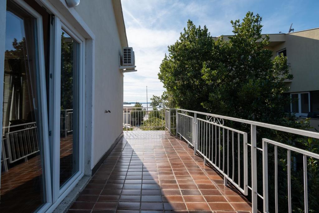 Balkón alebo terasa v ubytovaní Apartments by the sea Sukosan, Zadar - 5863