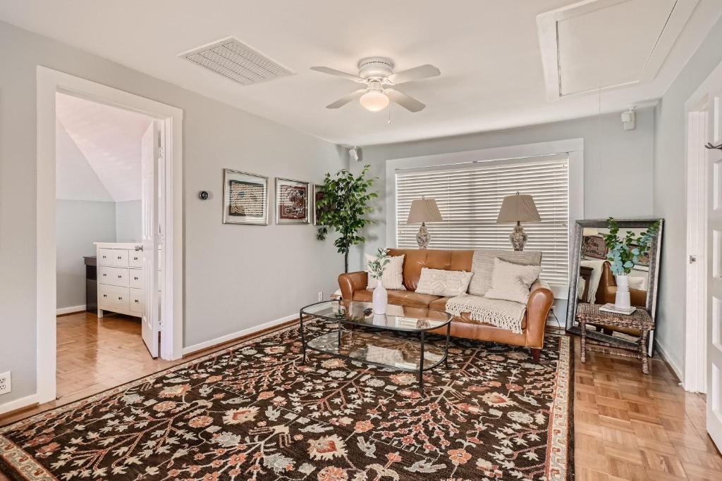 The Dallas Carriage, Dallas (updated prices 2024)