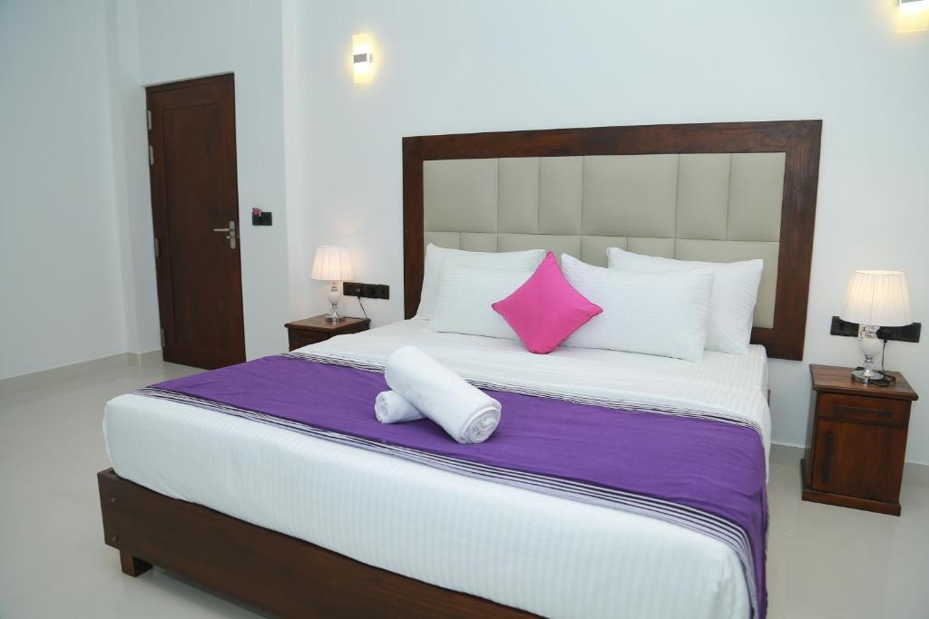 Postel nebo postele na pokoji v ubytování Mzion Hotel Weligama