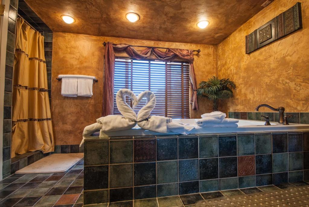The Anniversary Inn - Logan - Deluxe Double Room With Shower
