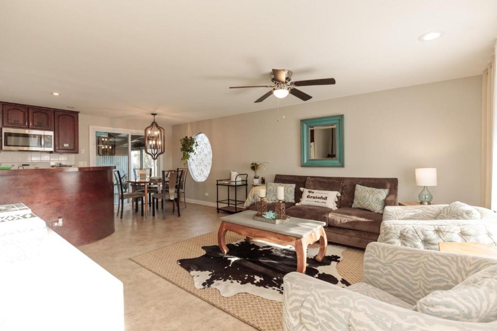 a living room with a couch and a table at IVP Manor House By LAKE BEACH and NAVAL BASE in Gages Lake