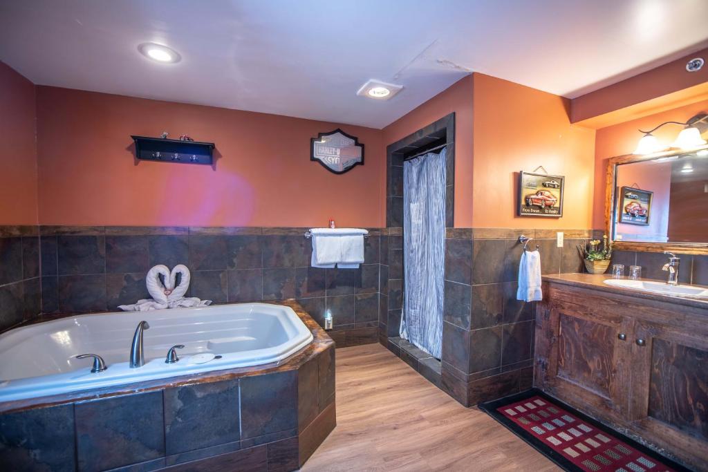 The Anniversary Inn - Logan photo