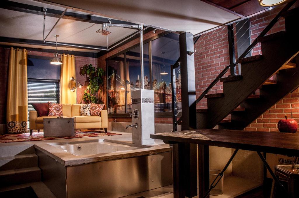 The Anniversary Inn - Fifth South - 