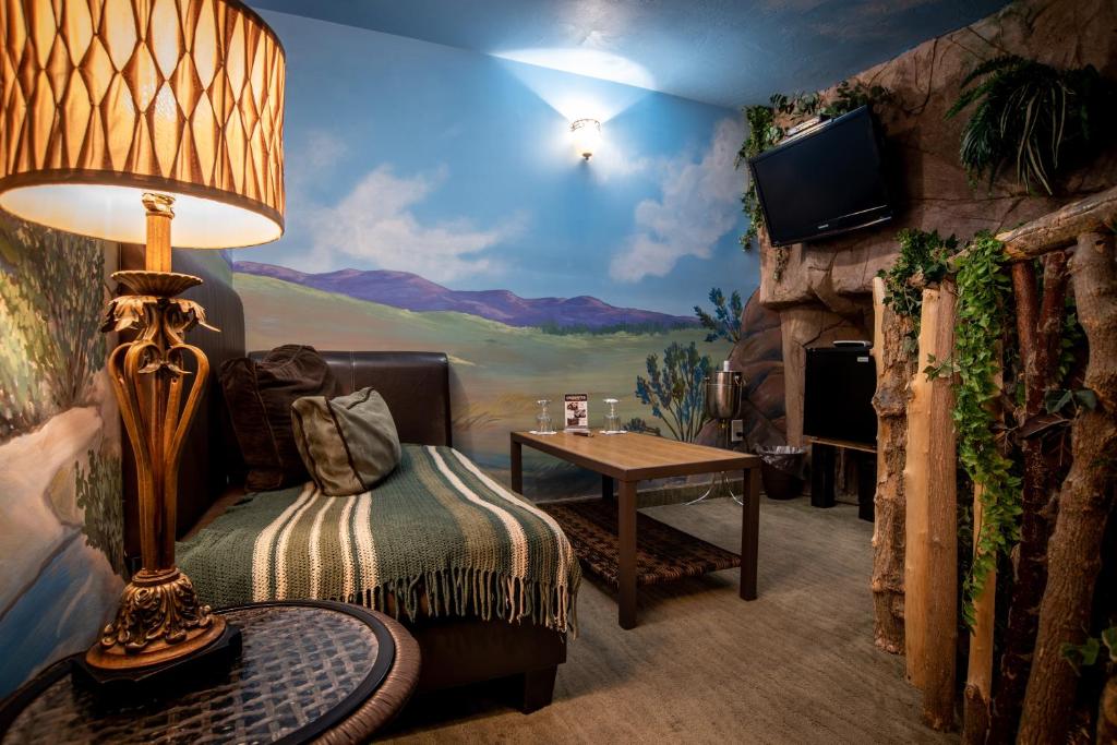 The Anniversary Inn - Fifth South - King Room With Lake View