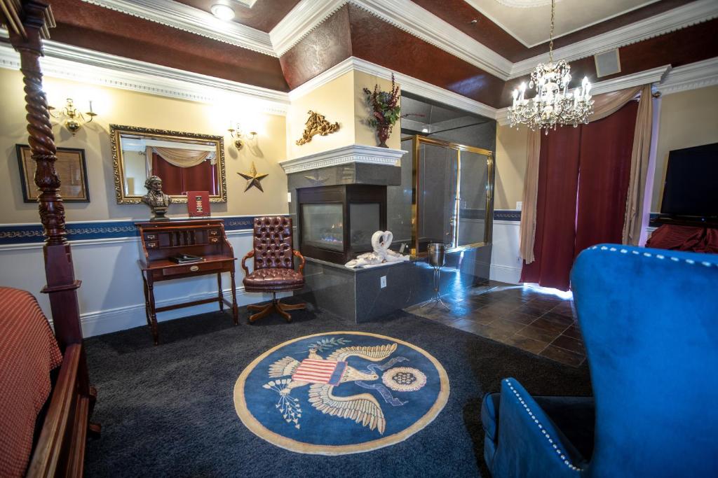 The Anniversary Inn - Fifth South - Deluxe Double Room With Balcony