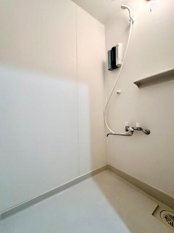 鶴橋駅徒歩2分 トイレ浴室複数あり3階建て一軒家車庫付きにあるバスルーム