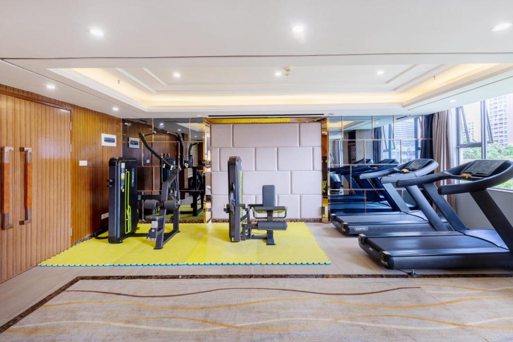 Fitness centrum a/nebo fitness zařízení v ubytování Fortune Land Shenzhen