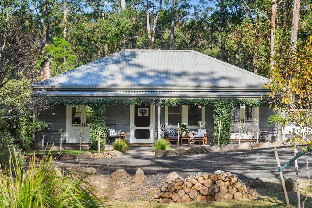 a white house with a gazebo at Lemon Tree Cottage, Kangaroo Valley in Kangaroo Valley