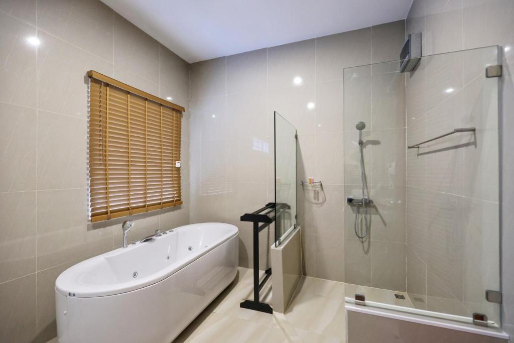 Horizon Beach Resort Koh Jum - 9