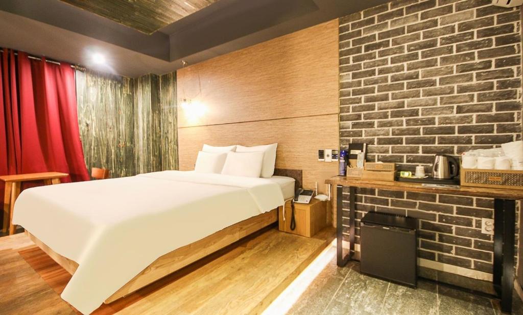 Postel nebo postele na pokoji v ubytování 해운대 109 호텔 부산 Hotel 109 Busan Haeundae