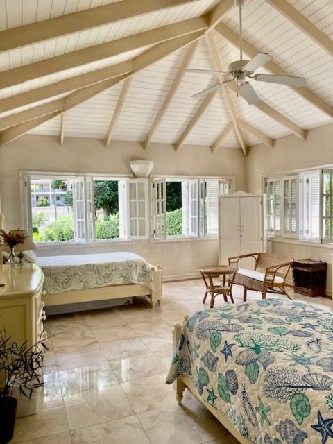 Кровать или кровати в номере Villa Ashiana - Beautiful 3-bedroom villa in Marigot Bay villa