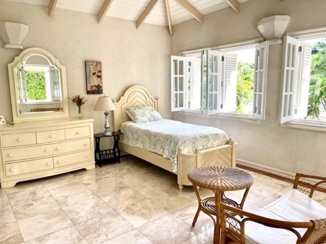 Кровать или кровати в номере Villa Ashiana - Beautiful 3-bedroom villa in Marigot Bay villa