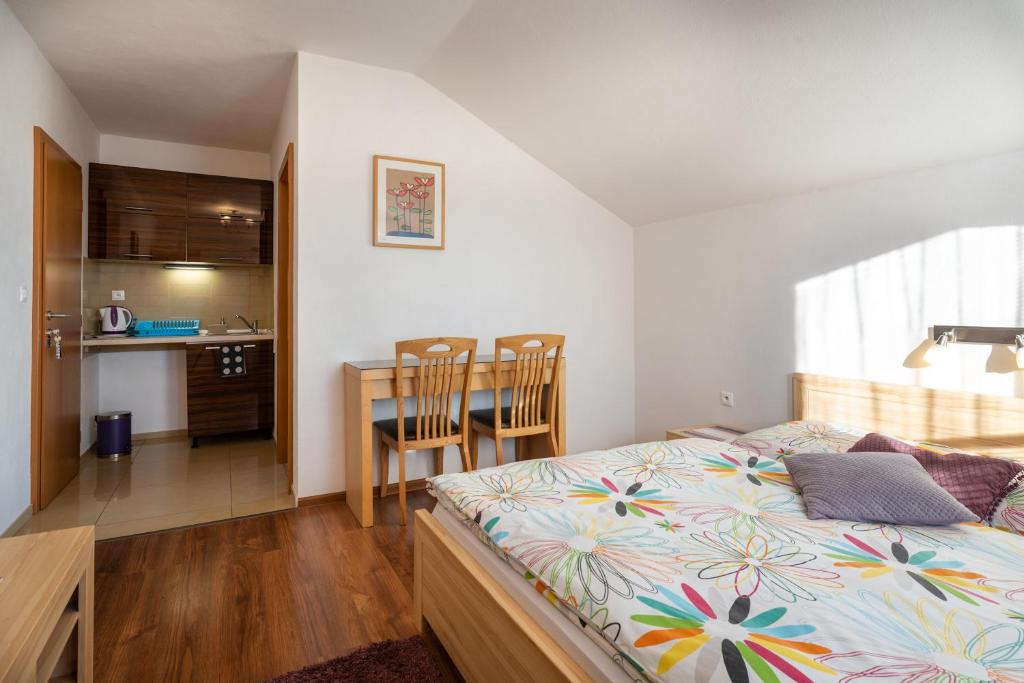 Pension Lunatyk - Double Room With Mountain View