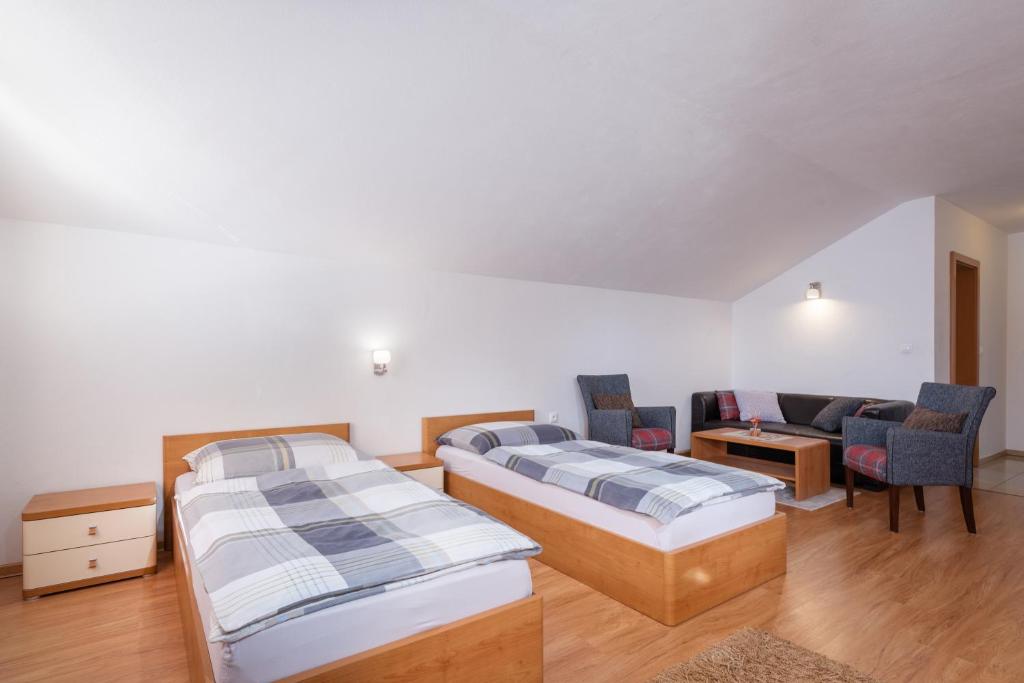 Pension Lunatyk - Quadruple Room With Mountain View