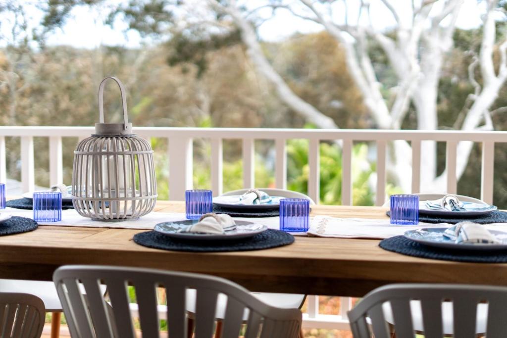 Balkón nebo terasa v ubytování Surf Lodge Avoca Beach Waterfront to Avoca Lake