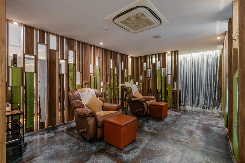 Posezení v ubytování Rak Elegant Hotel Patong