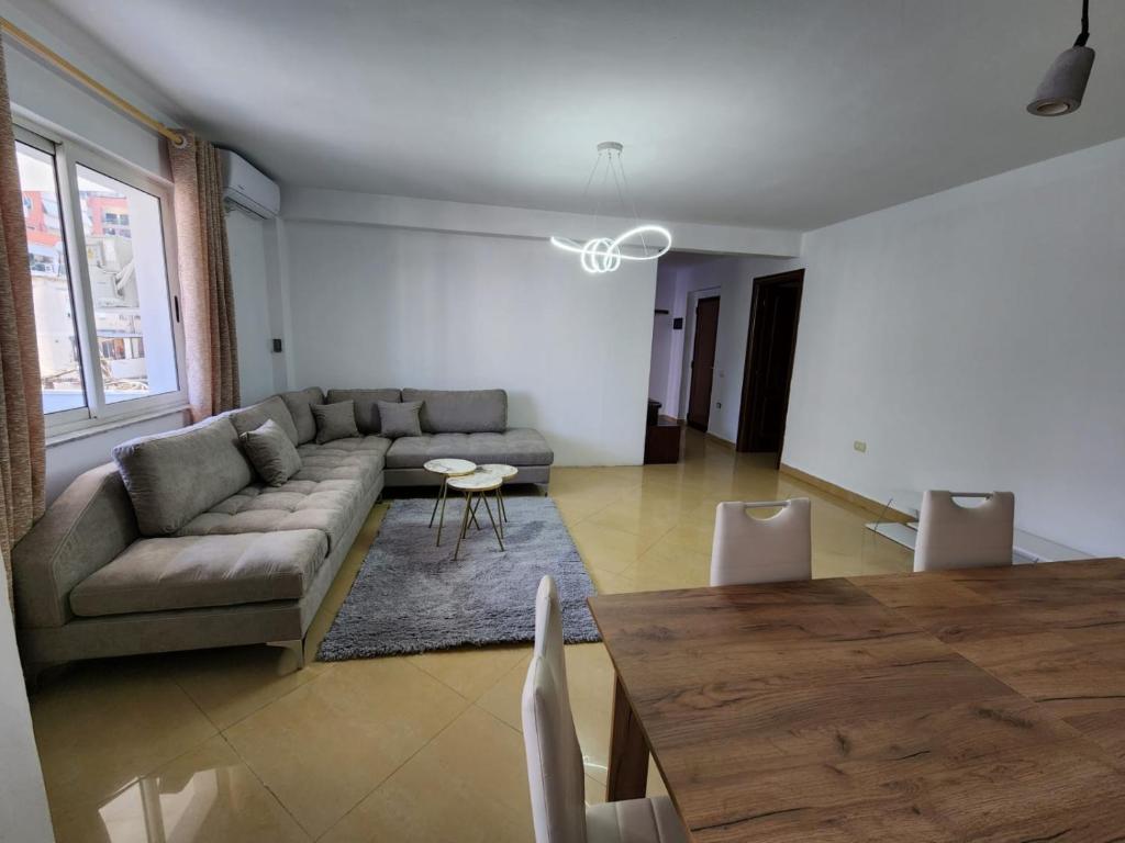 Posezení v ubytování Tirana Square Hotel