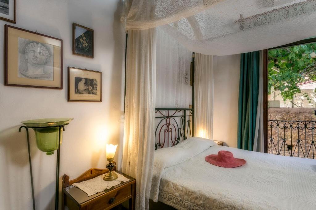 IFIGENIA TRAD.ROOMS IN OLDTOWN BY.MARIOS - 13