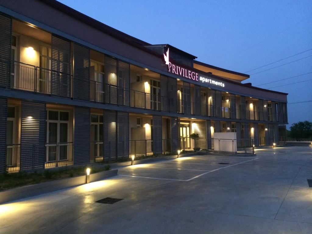 Budova, kde se aparthotel nachází