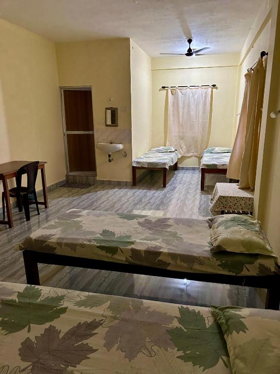 Postel nebo postele na pokoji v ubytování Anjunapalms GuestHouse