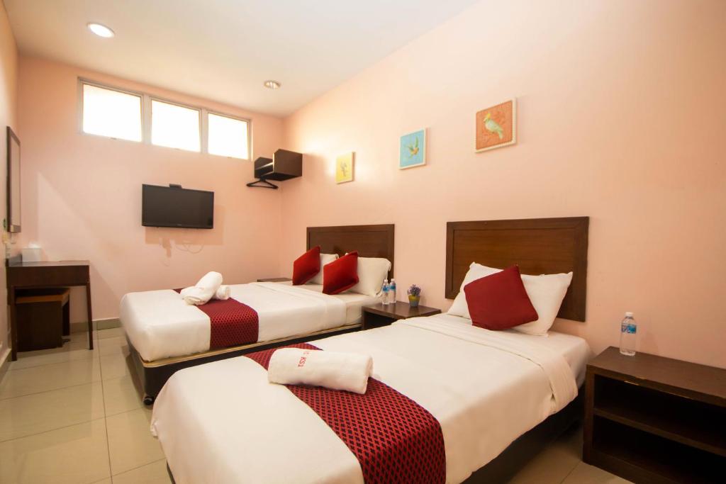 Postel nebo postele na pokoji v ubytování Sun Inns Hotel Bestari Jaya